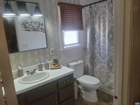 642 Delphine Avenue N Waynesboro VA 22980