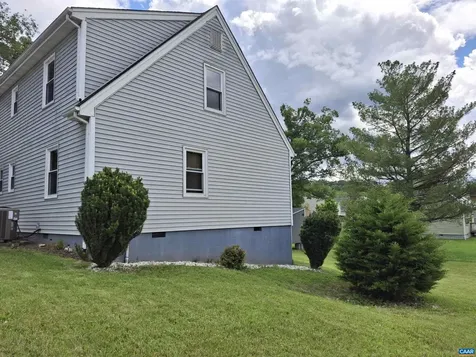 642 Delphine Avenue N Waynesboro VA 22980