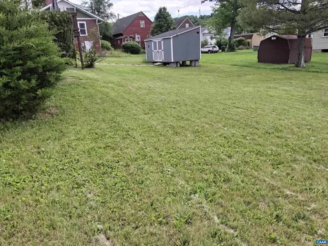 642 Delphine Avenue N Waynesboro VA 22980