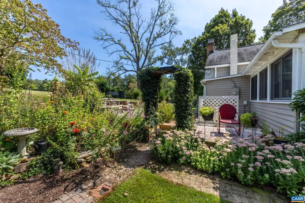 1128 Beaverdam Road Keswick VA 22947