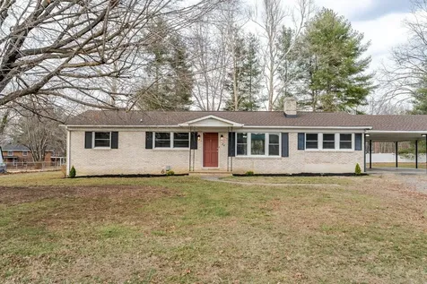 24 La Salle Drive Grottoes VA 24441