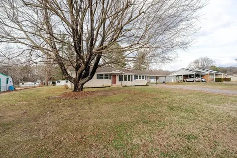 24 La Salle Drive Grottoes VA 24441