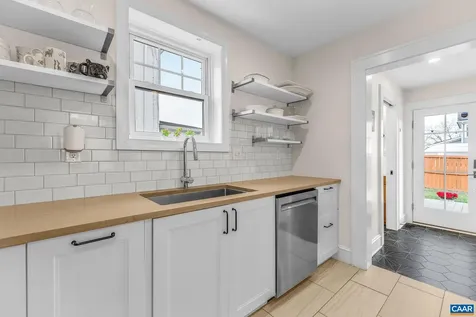 1105 Avon Street Charlottesville VA 22902