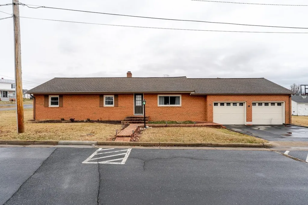 Elkton VA, 114 Clarke Avenue