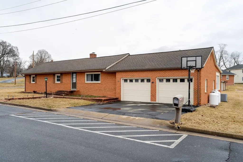 114 Clarke Avenue Elkton VA 22827