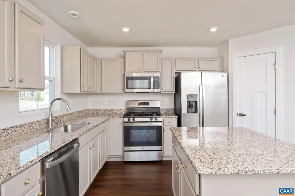127 Park Drive Palmyra VA 22963