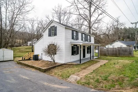 537 Straith Street Staunton VA 24401