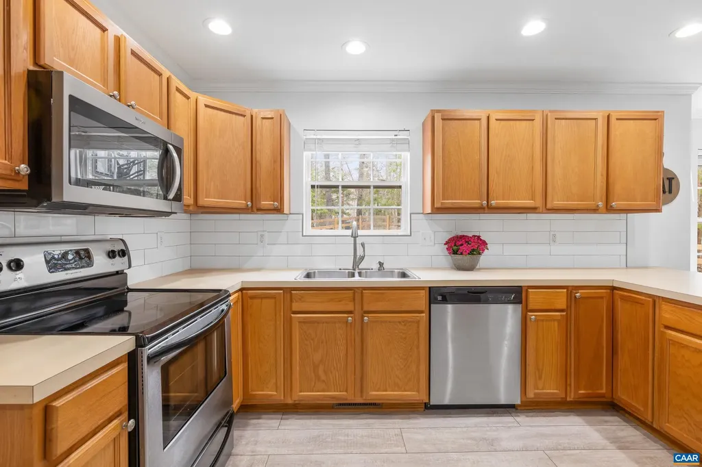 17 Hopi Way Palmyra VA 22963