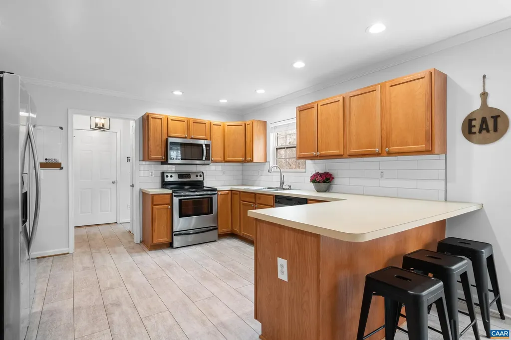 17 Hopi Way Palmyra VA 22963