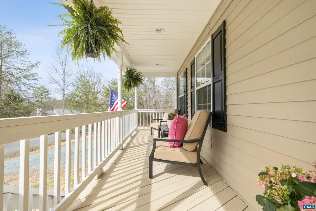 17 Hopi Way Palmyra VA 22963