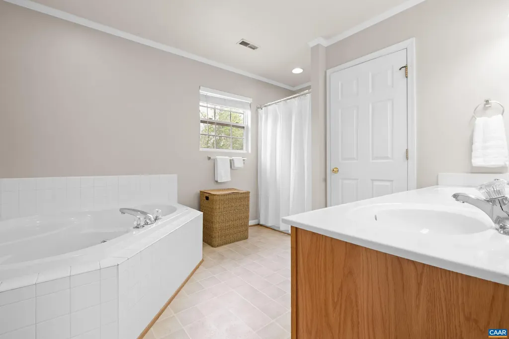17 Hopi Way Palmyra VA 22963