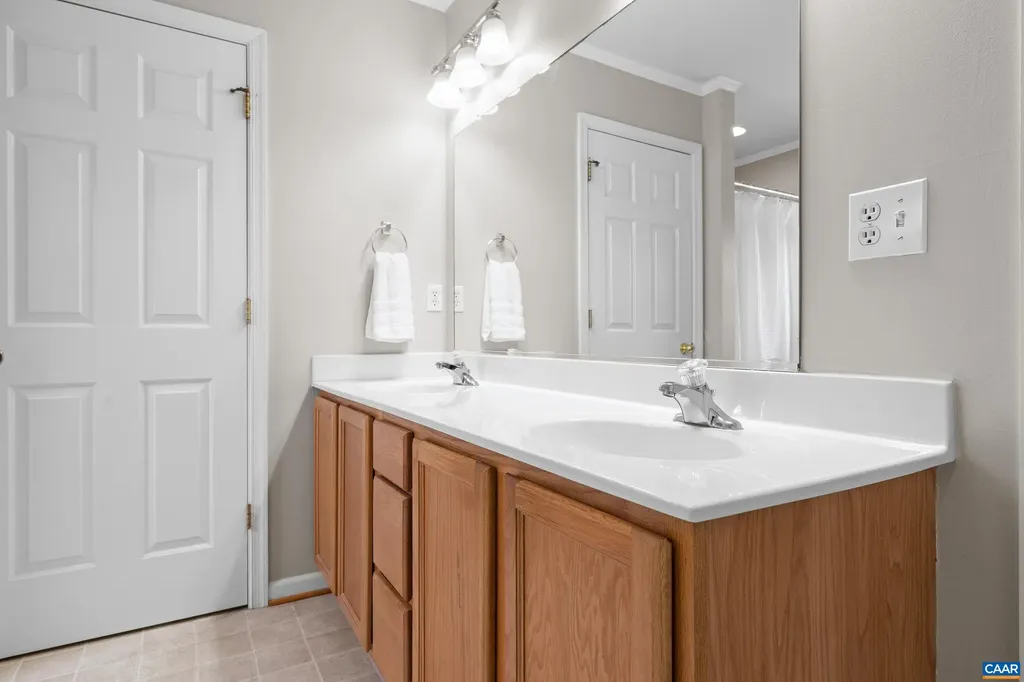 17 Hopi Way Palmyra VA 22963