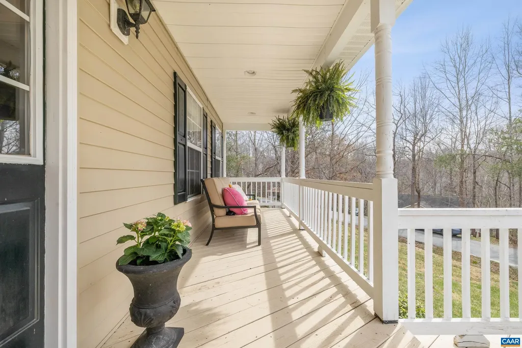 17 Hopi Way Palmyra VA 22963