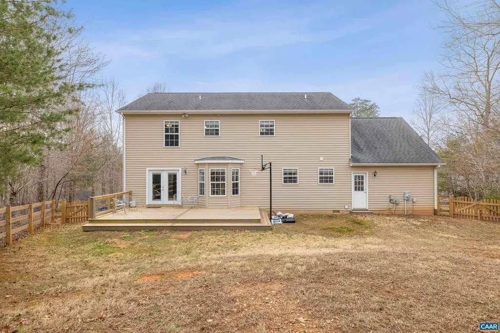 17 Hopi Way Palmyra VA 22963