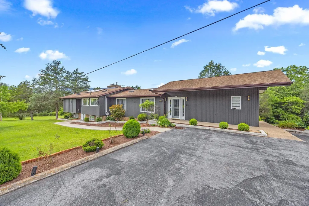 2370 Us Highway 211 W Luray VA 22835
