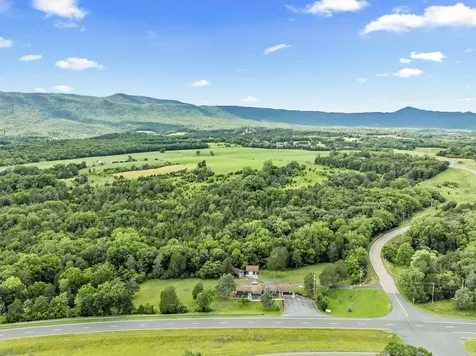 2370 Us Highway 211 W Luray VA 22835