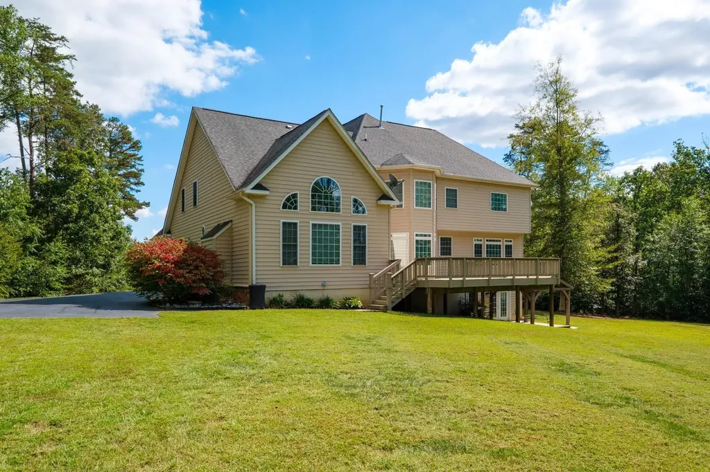 909 Hancock Drive Ruckersville VA 22968
