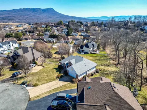 3741 Davis Road Penn Laird VA 22846