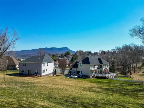 3741 Davis Road Penn Laird VA 22846