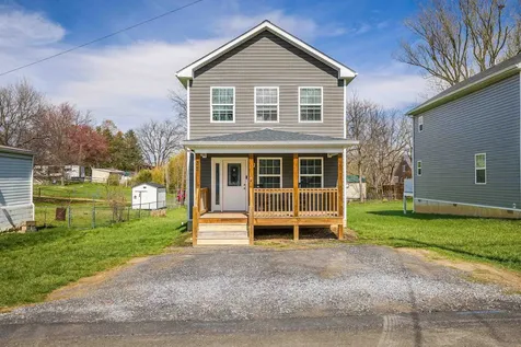 32 Reed Street Fishersville VA 22939