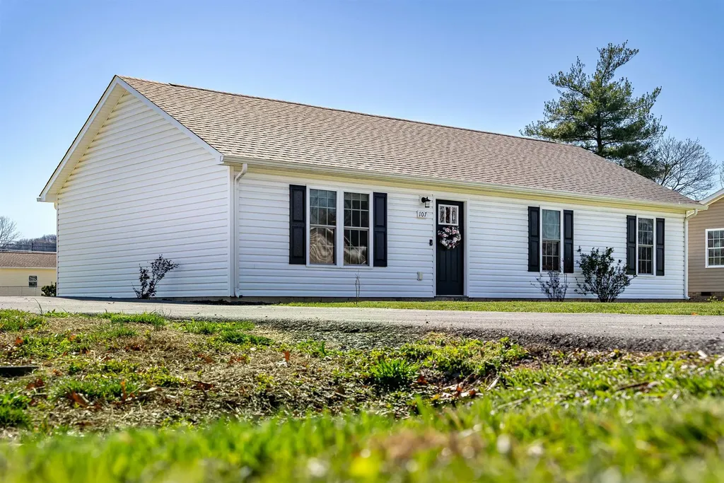107 8th Street Grottoes VA 24441
