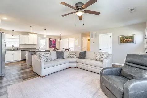 107 8th Street Grottoes VA 24441