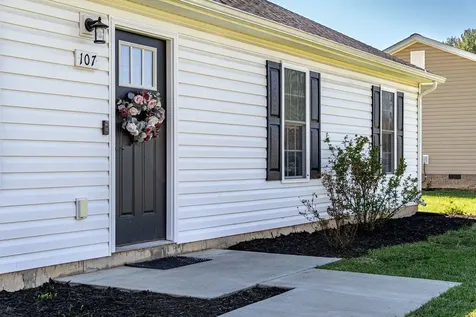 107 8th Street Grottoes VA 24441