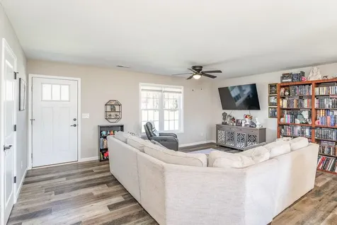 107 8th Street Grottoes VA 24441