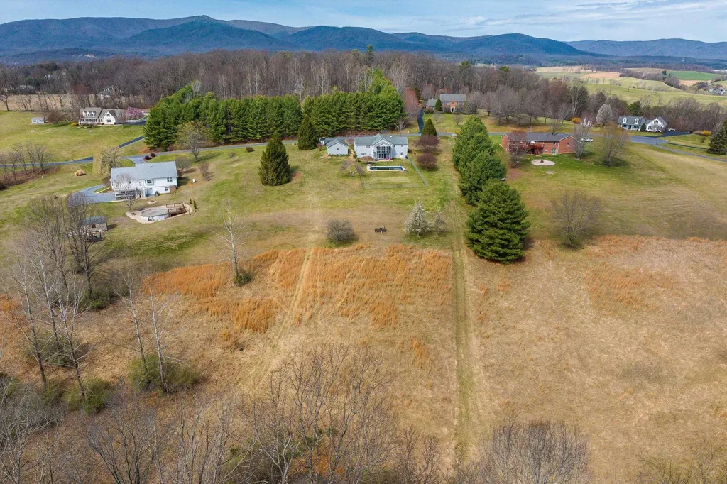 259 Taliaferro Drive Churchville VA 24421