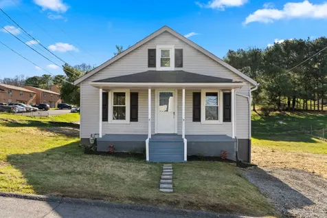 16 Mulberry Street Staunton VA 24401