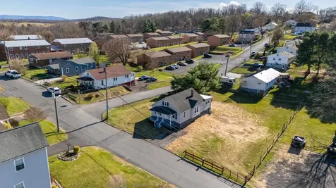 16 Mulberry Street Staunton VA 24401