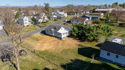 16 Mulberry Street Staunton VA 24401