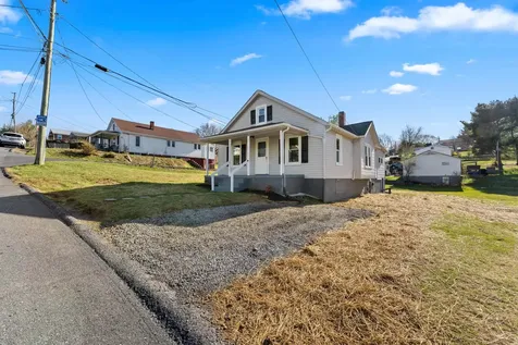 16 Mulberry Street Staunton VA 24401