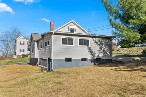 16 Mulberry Street Staunton VA 24401