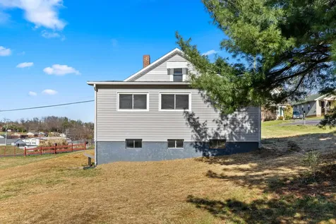 16 Mulberry Street Staunton VA 24401
