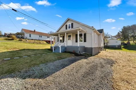 16 Mulberry Street Staunton VA 24401