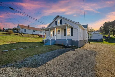16 Mulberry Street Staunton VA 24401