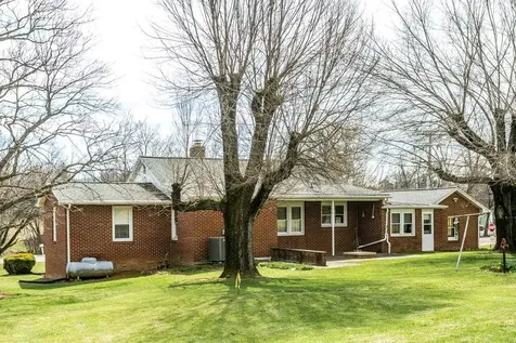 8635 North Valley Pike Rockingham VA 22802