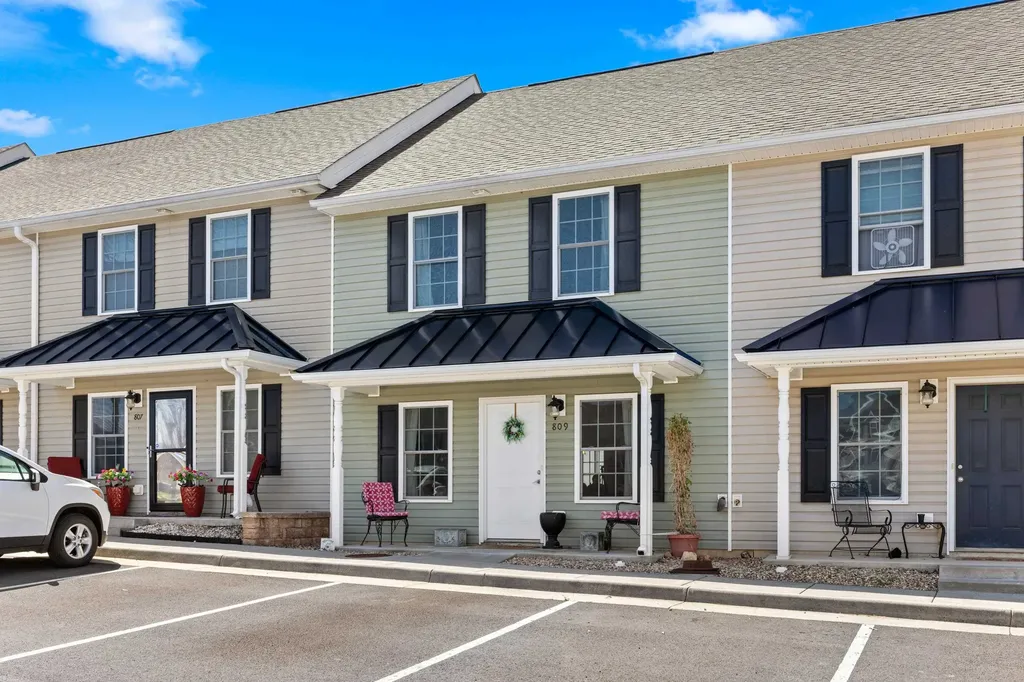 809 Carson Circle Grottoes VA 24441