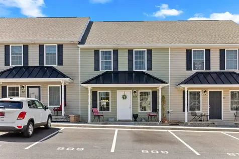 809 Carson Circle Grottoes VA 24441