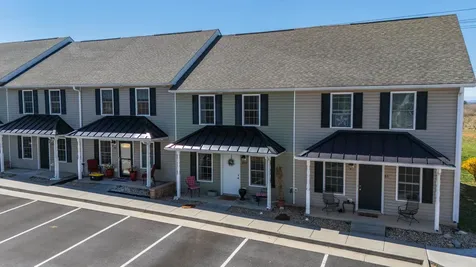 809 Carson Circle Grottoes VA 24441