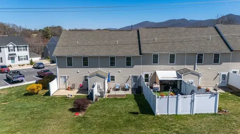 809 Carson Circle Grottoes VA 24441