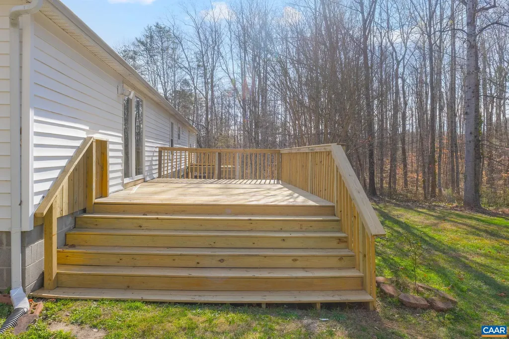 11527 Constitution Route S Scottsville VA 24590