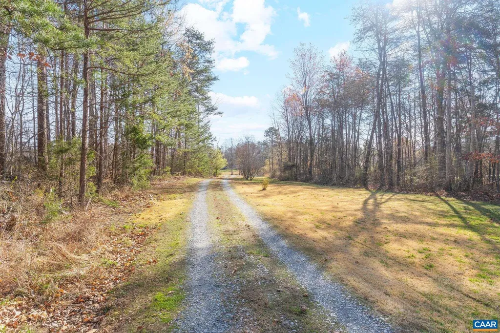 11527 Constitution Route S Scottsville VA 24590