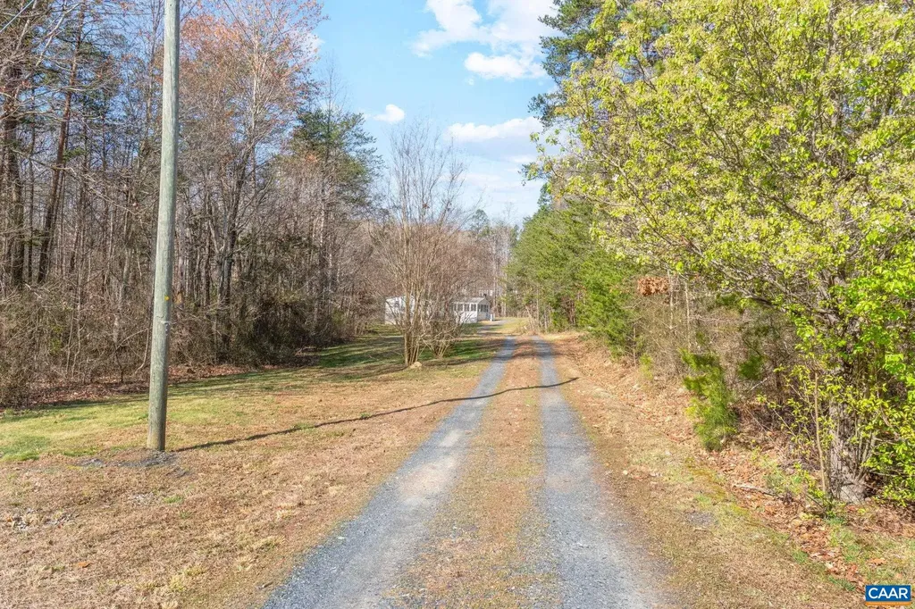 11527 Constitution Route S Scottsville VA 24590