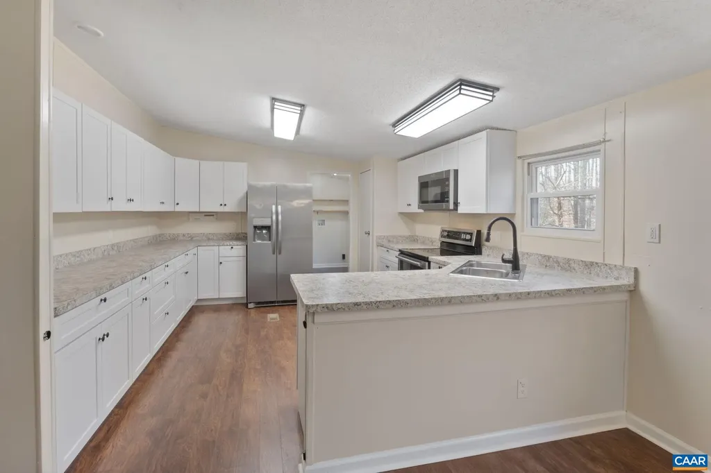 11527 Constitution Route S Scottsville VA 24590