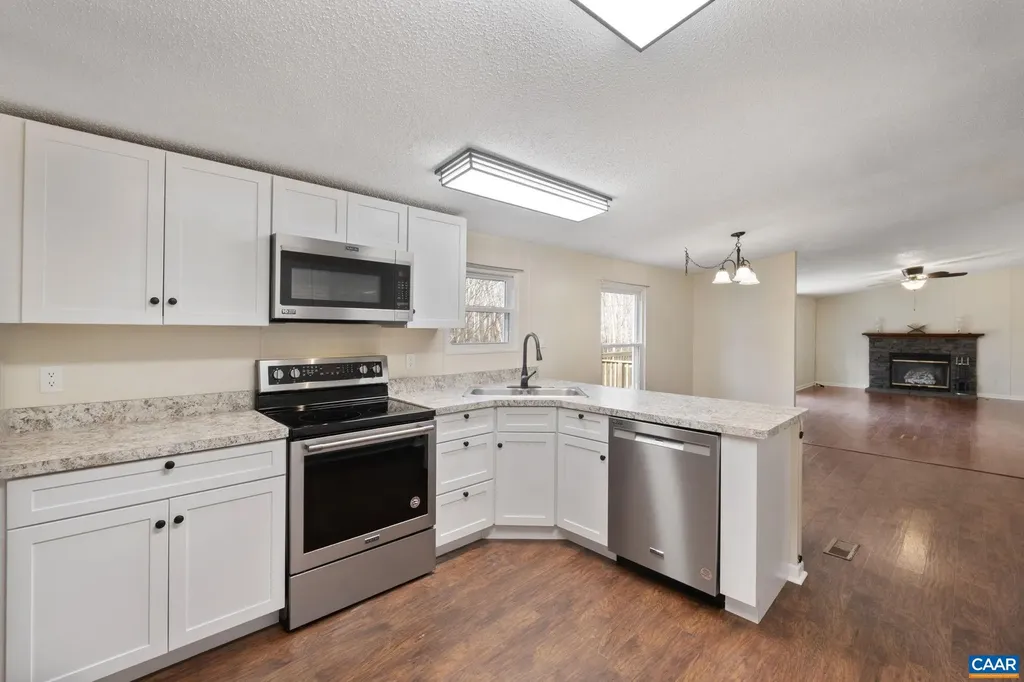 11527 Constitution Route S Scottsville VA 24590