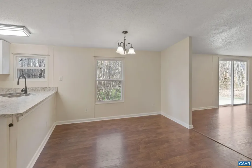 11527 Constitution Route S Scottsville VA 24590