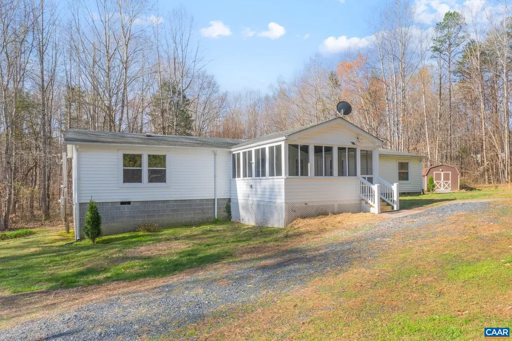 11527 Constitution Route S Scottsville VA 24590