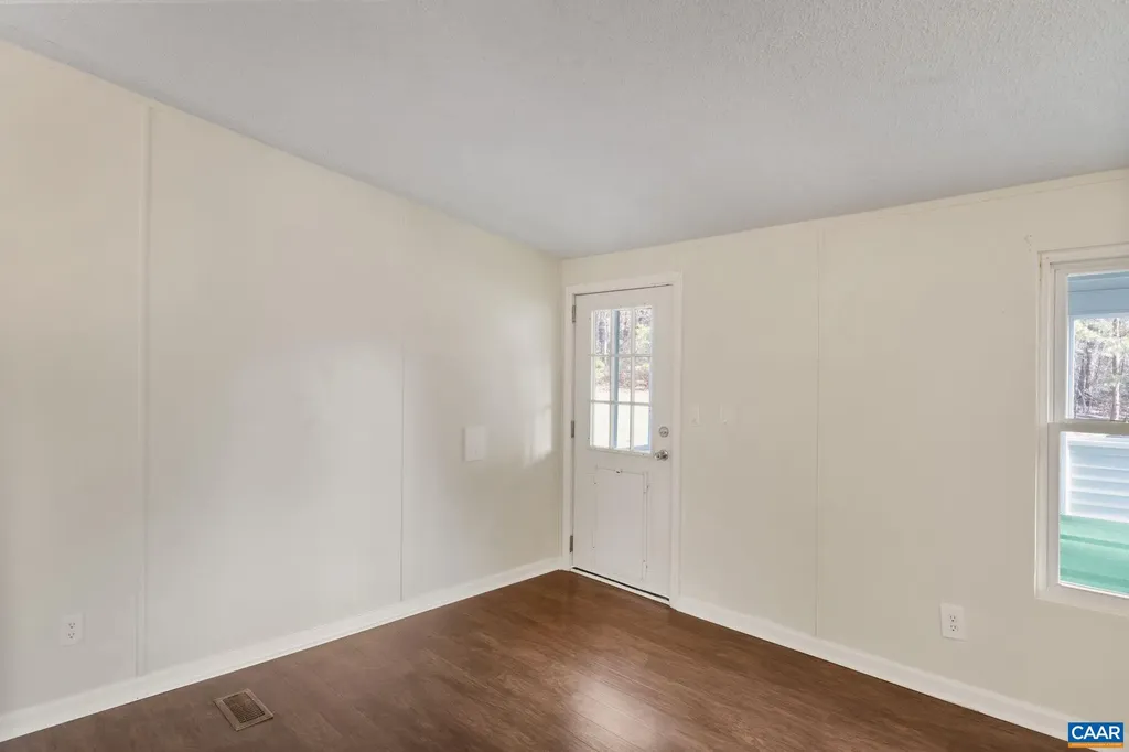11527 Constitution Route S Scottsville VA 24590